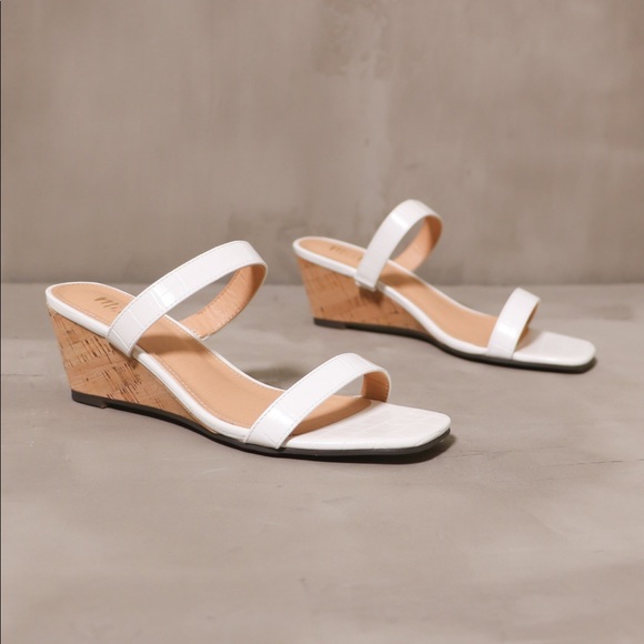 Size 7 - NWT WHITE SMALL WEDGE - Picture 1 of 3